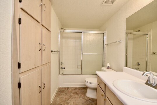 Building Photo - 2nd Level Specious One Bedroom Condo at Copper Sands!