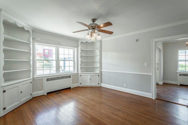 Building Photo - 3 Bedroom 2 Bath Classic