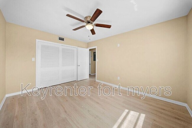 Building Photo - 275 Lakeview Dr