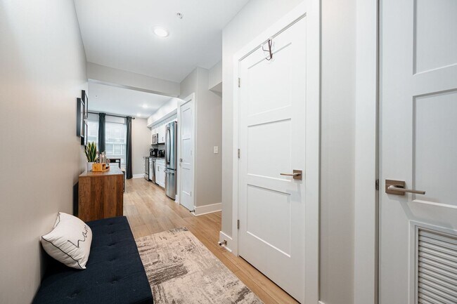 Building Photo - Short North! Fully Furnished 1 Bedroom, 1 ...