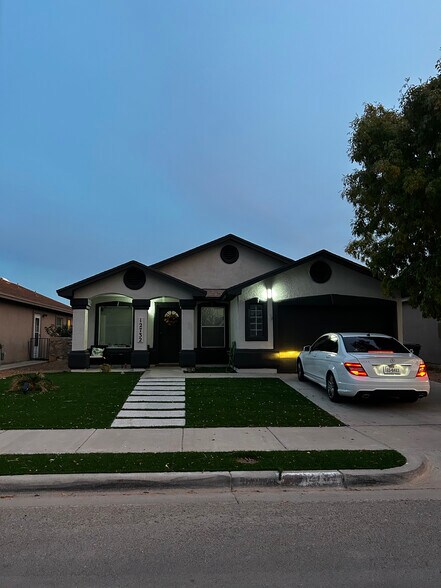 Building Photo - 12732 Roberto Nunez Ln