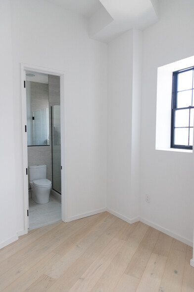 Primary Photo - 1451 Maryland Ave NE