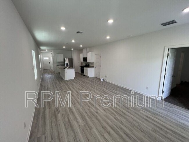 Building Photo - 1255 Drago Dr