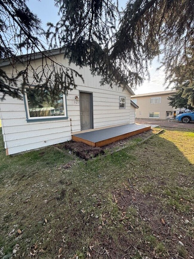 Building Photo - Newly Renovated 2-Bedroom Home – Pet Friendly!
