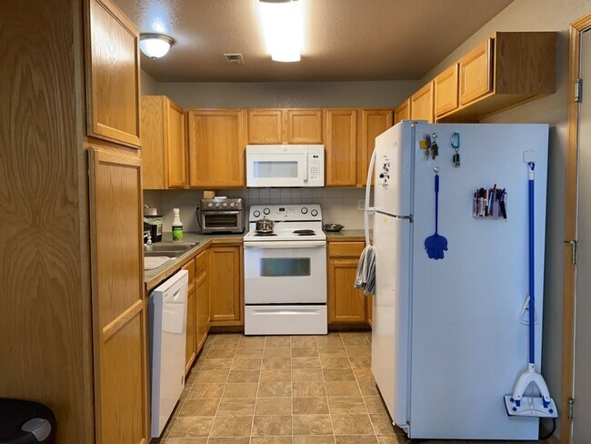 Building Photo - 3 Bed, 2 Bath Duplex in West Fort Collins close to Foothills