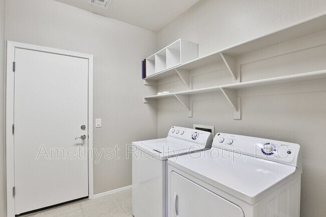 Building Photo - 15068 W Glenrosa Ave