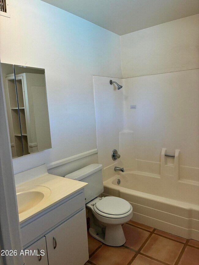 Building Photo - 1422 E Yucca St