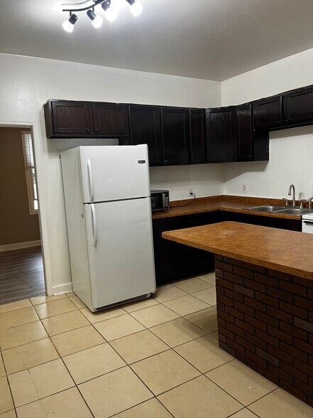 Building Photo - 357 College Ave