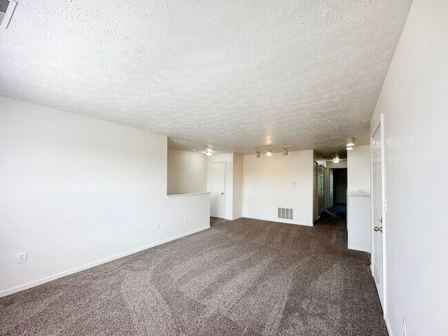 Building Photo - Minutes from Adrian College************** Massive 2 Bedroom 2 Bath*****************Rent $1,150/month