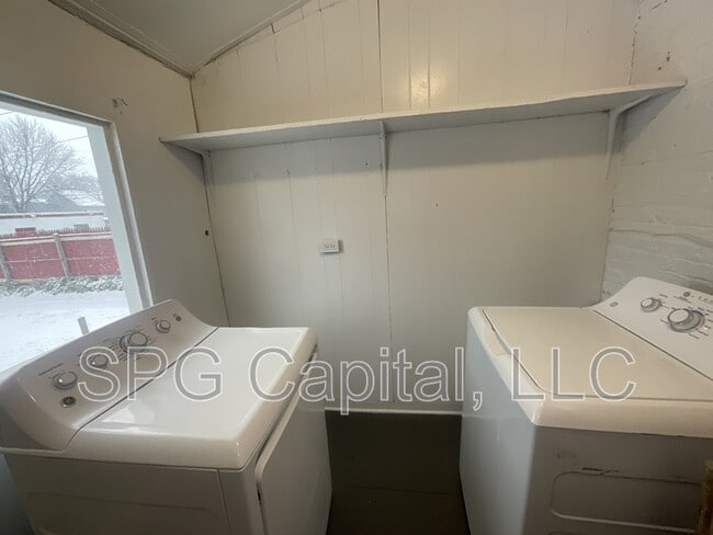 Building Photo - 644 Salem Ave