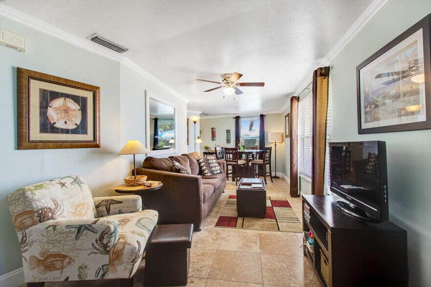 Building Photo - 1303 Gulf Dr S