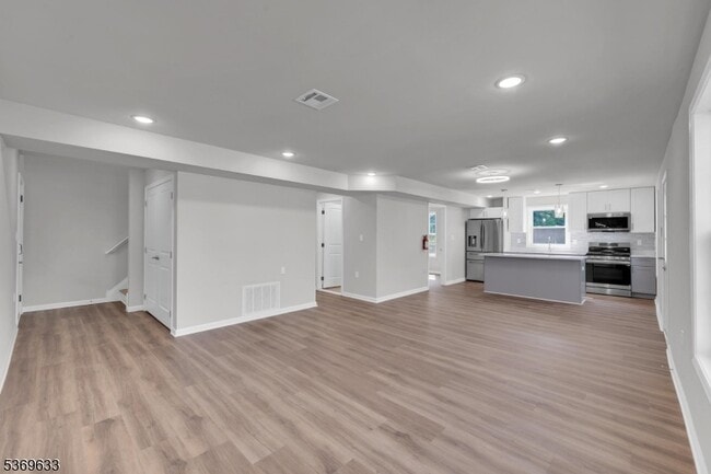 Building Photo - 101 US-46