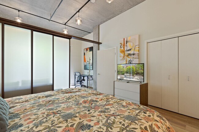 Building Photo - Pearl District Townhome
