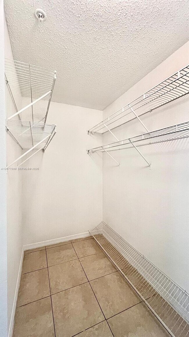 Building Photo - 3021 Alcazar Pl