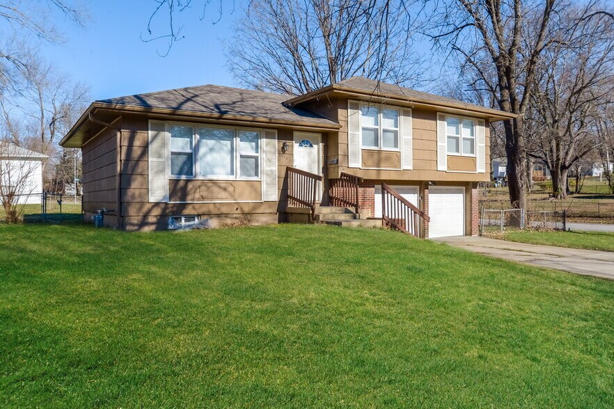 Building Photo - 8418 E 92 Pl