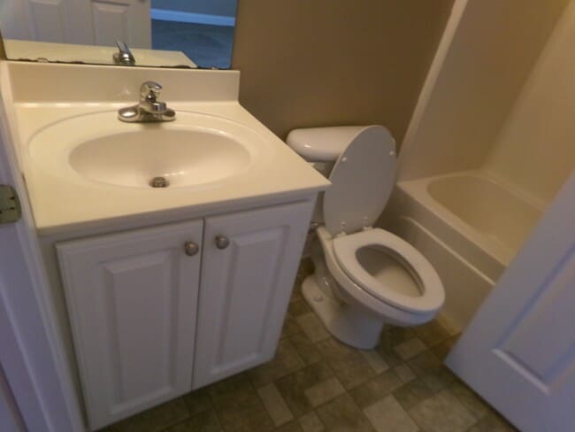 Building Photo - 2065 Silvercrest Dr