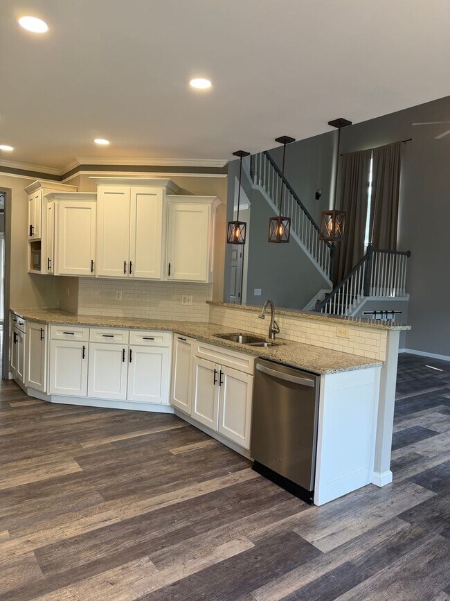 Building Photo - 3 Bed 2.5 Bath House in Flowery Branch