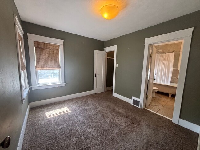 Building Photo - 3 Bedroom 1 Bathroom