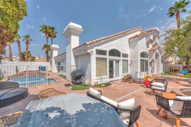 Building Photo - 8129 Pacific Cove Dr