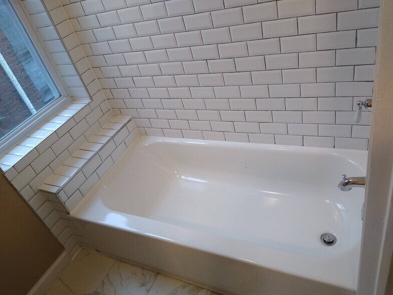 Building Photo - 2054 Ann St