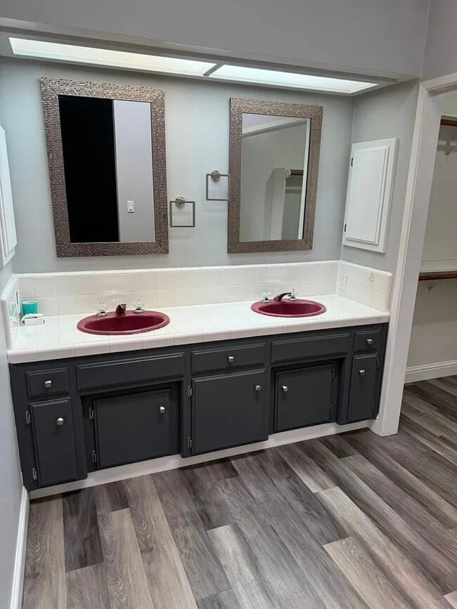 Building Photo - 3005 Summer Creek Ct