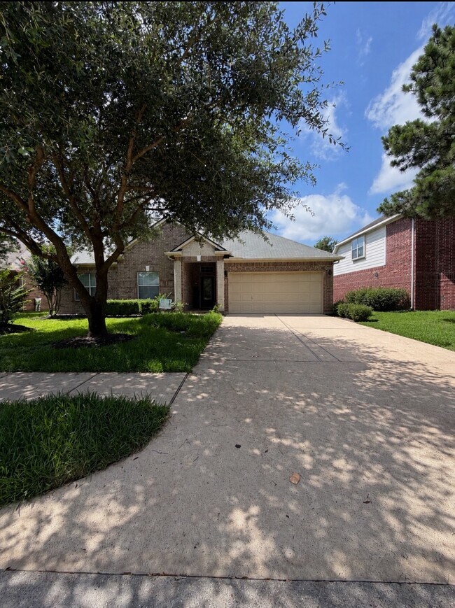 Building Photo - 16927 Locust Springs Dr