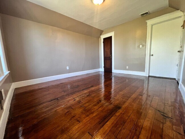 Building Photo - 52 Hillside Pl