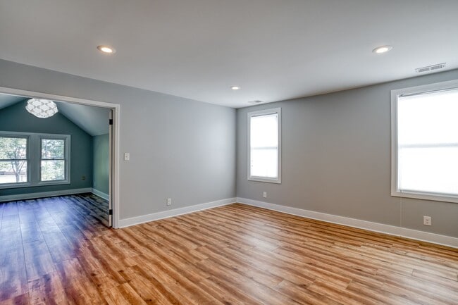 Building Photo - HOUSE FOR RENT