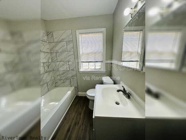 Building Photo - 2176 Vollintine Ave