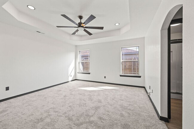 Building Photo - Charming 3-Bed Home in Rogers – Spacious Yard, Modern Comfort, Great Location