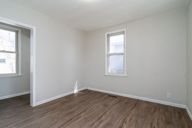 Building Photo - One Bedroom, One Bathroom Single Family Home