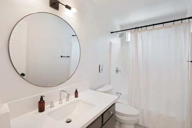 Building Photo - 53560 Avenida Herrera