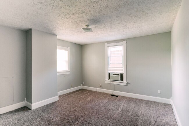 Building Photo - 1809-1811 Morton - Four Eight