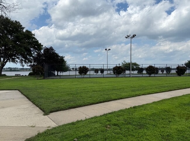 Building Photo - 2041 Harbour Dr