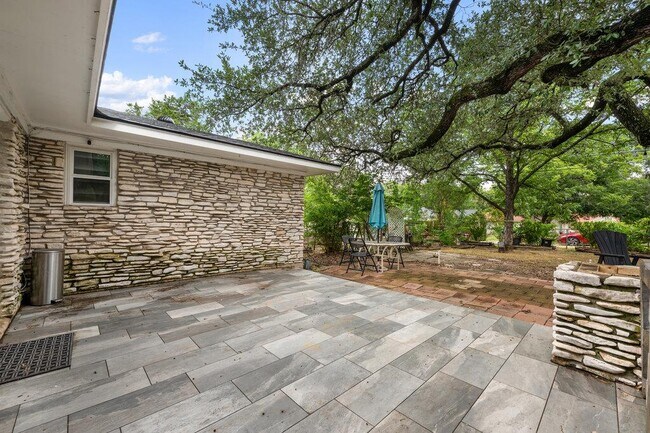 Building Photo - 1003 Minda Dr