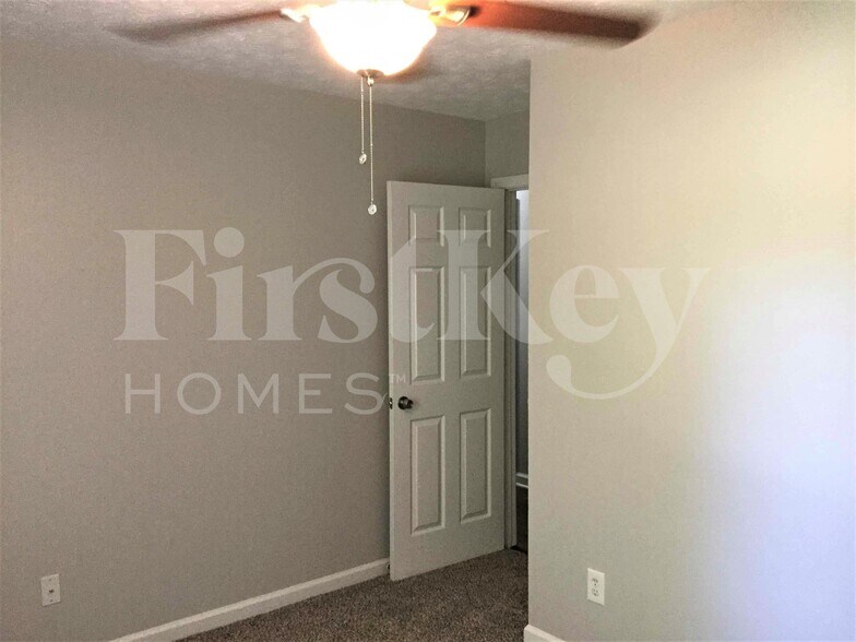 Building Photo - 9161 Thrash St SW