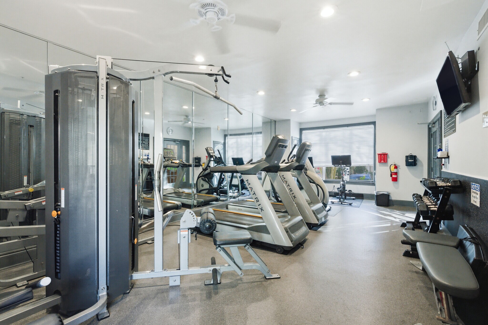 Building Photo - 955 Juniper St NE