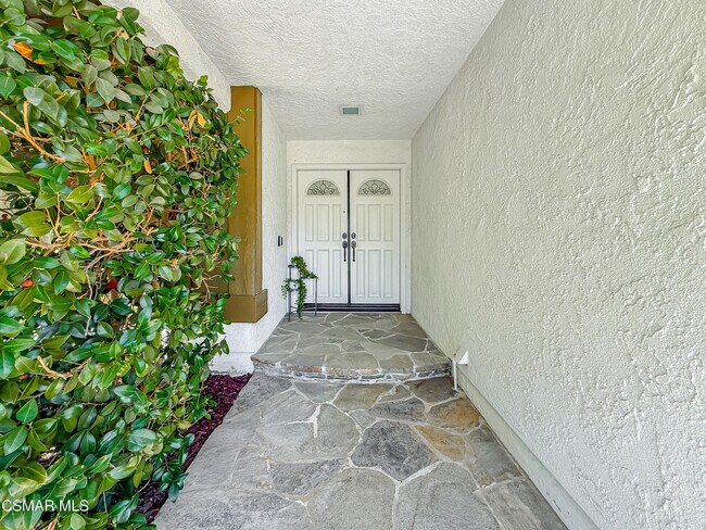 Building Photo - 360 N Greenmeadow Ave