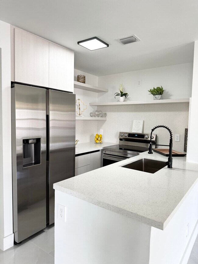 Building Photo - 10033 Winding Lake Rd