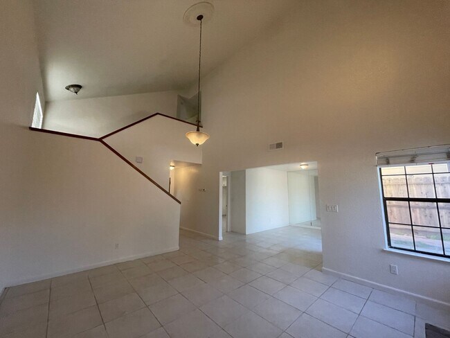 Building Photo - 581 Ledwith Ct