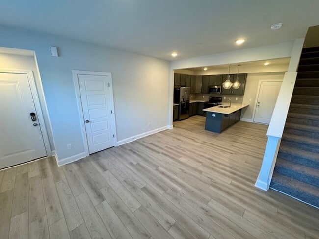 Building Photo - Modern Elegance in Prime North Raleigh!