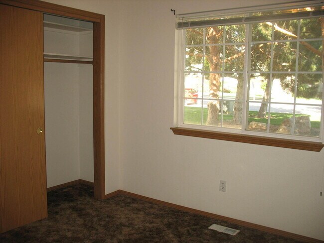 Building Photo - 2bed, 1bath, 950 Sq.ft. apartment - Mounta...