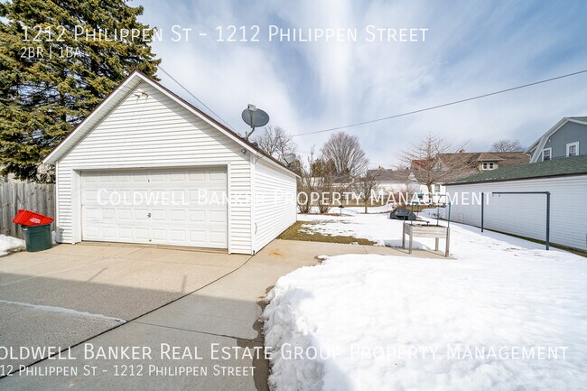 Building Photo - 1212 Philippen St