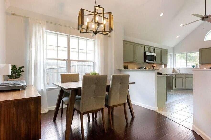 Building Photo - 16303 Lone Wolf Dr