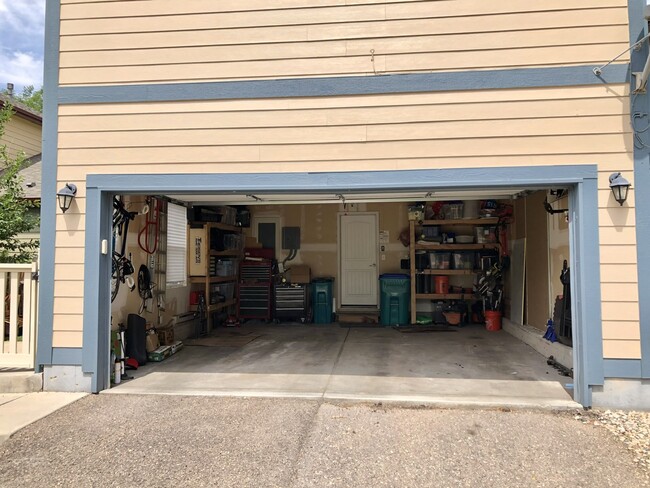 2 car garage - 2509 Custer Dr