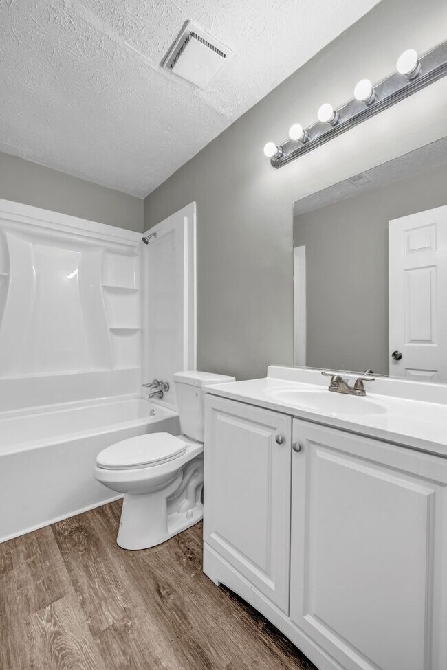 Building Photo - $500 OFF BACK TO SCHOOL SECIAL - SPACIOUS ...