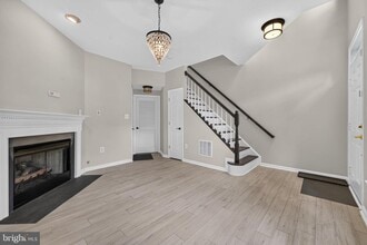 Building Photo - 932 Harrison Cir