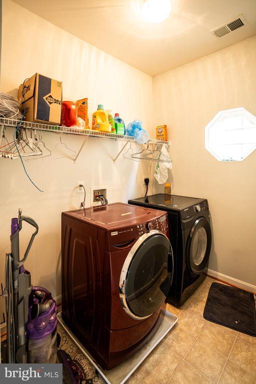 Building Photo - 9571 Linnett Hill Dr