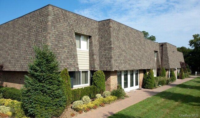Building Photo - 475 Little East Neck Rd