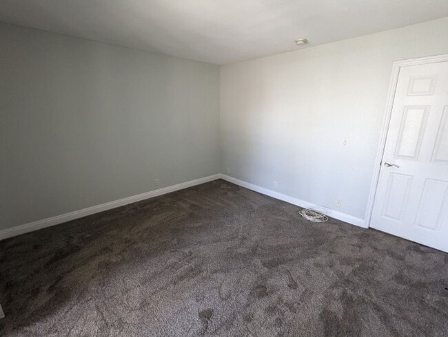 Building Photo - 2 bedroom, 1.5 bathroom Townhome in El Cajon